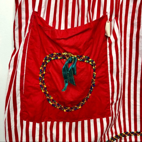 VINTAGE 70s Christmas Apron and Farmers Almanac Red and White Oven Baking Mitt - Picture 4 of 9